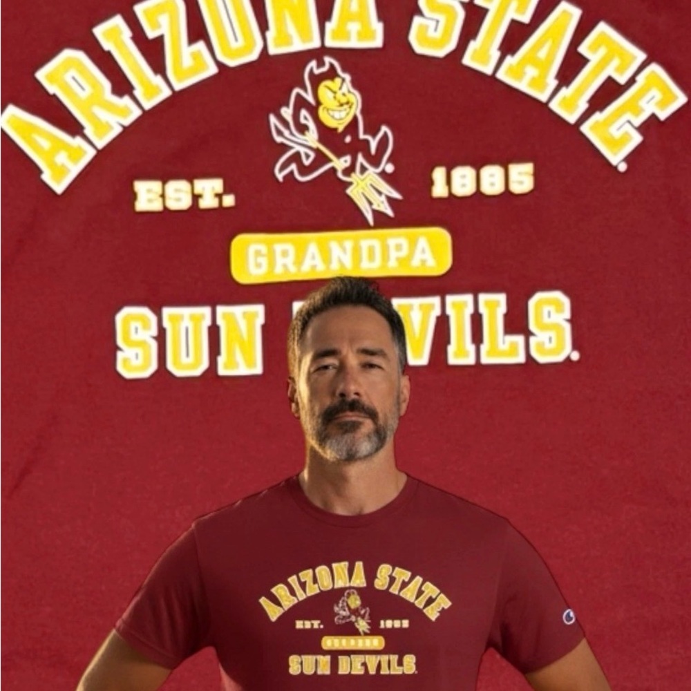 Arizona Jean Company Men's Maroon Graphic Tee